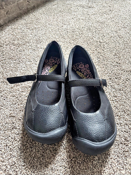 Keen Shoes - Skechers Black Leather Mary Jane Flats Women’s US 9 EUC